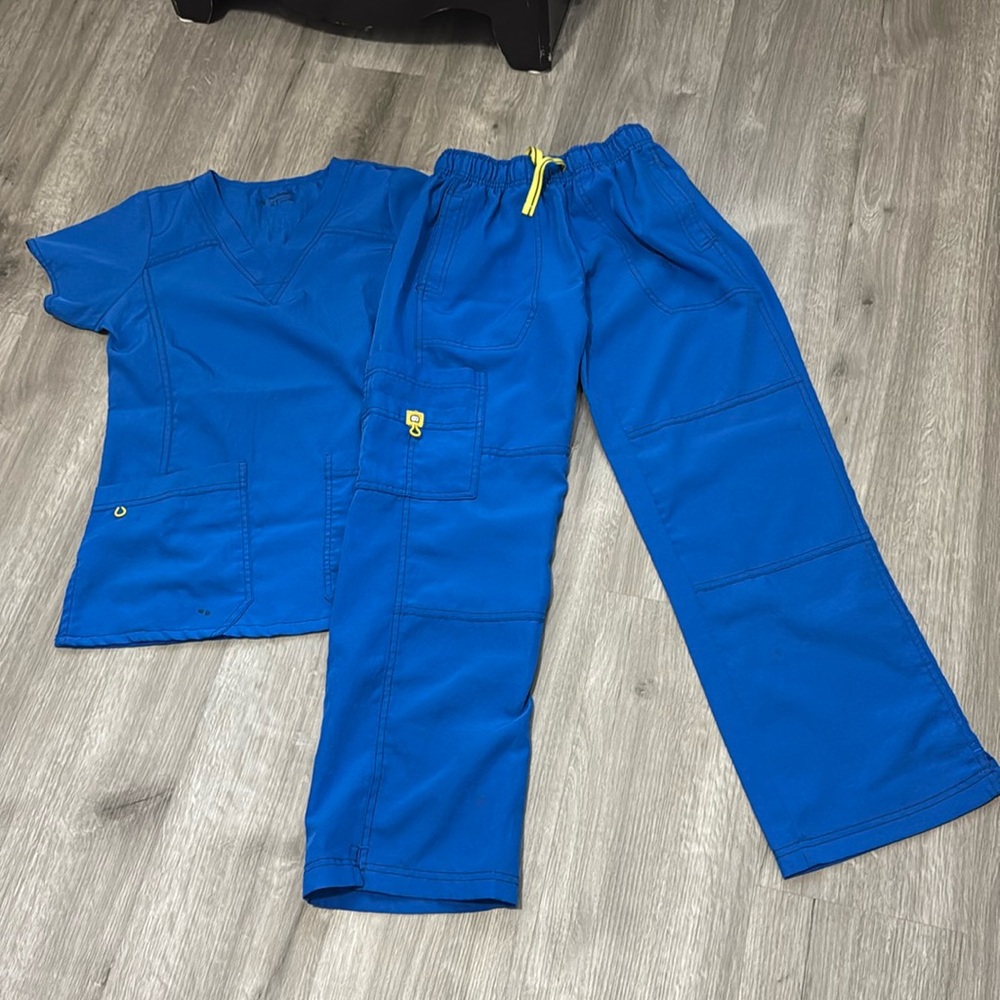 Wink scrub set royal blue in a great condition xs